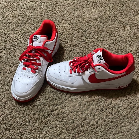 Men’s Hard To Find Nike Air Force 1 Low white & red shoes Sz 10.5 Excellent - Picture 1 of 11